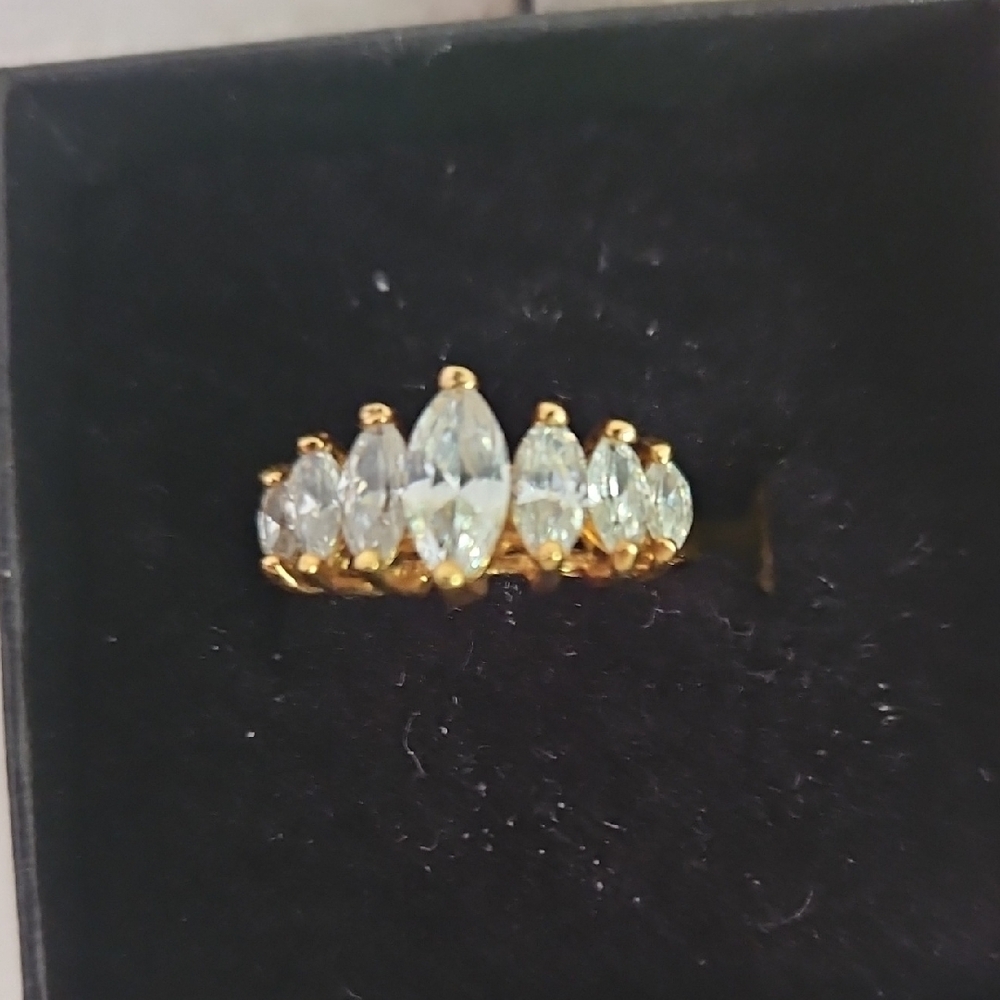 Elegant Gold and Silver Women's Ring